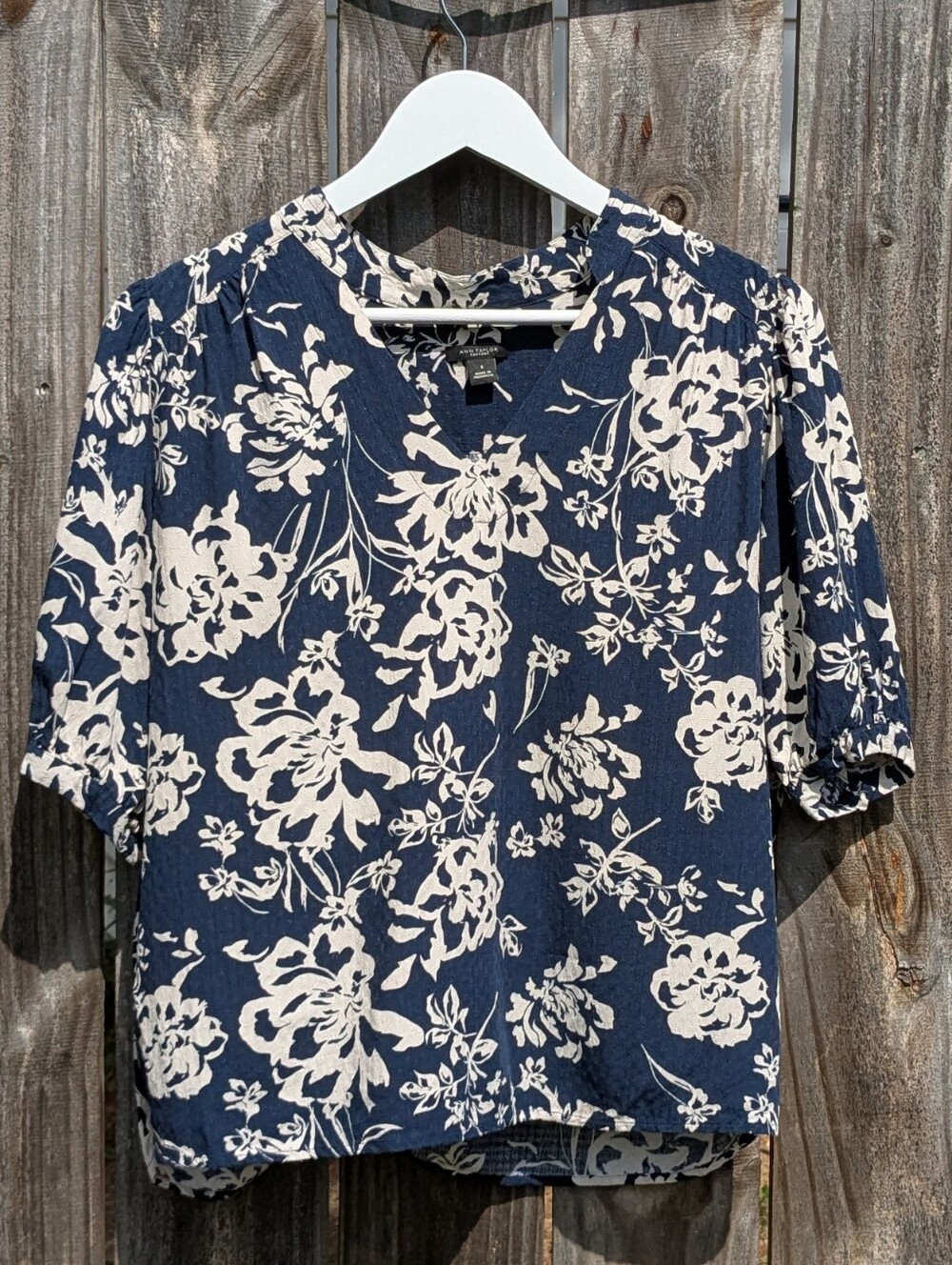 Ann Taylor Small Navy and Cream Floral Blouse Cropped 100% Rayon